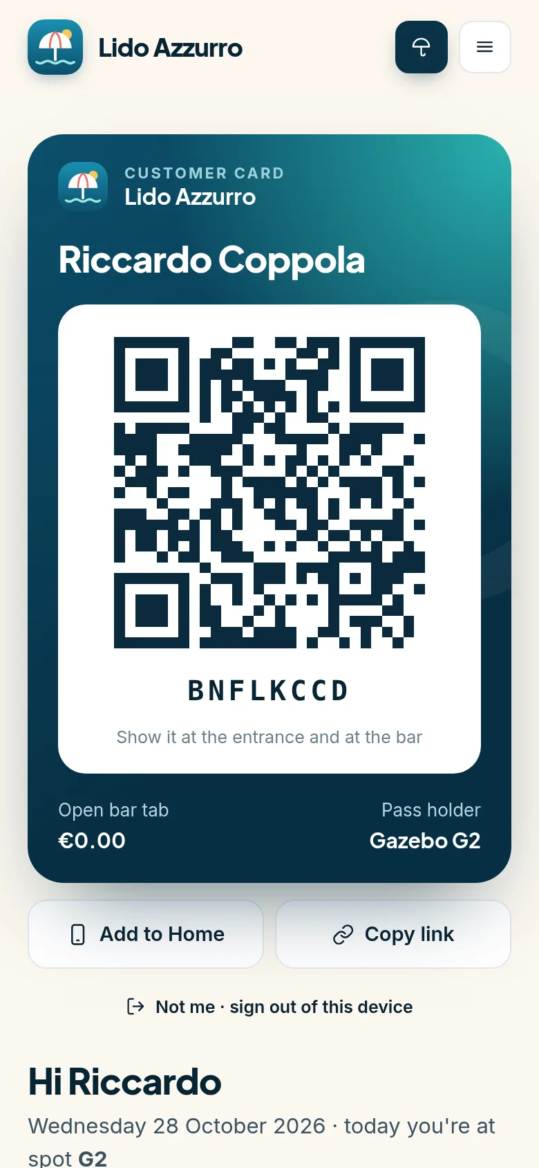 The customer card with its QR code, on a beachgoer's phone